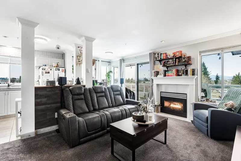 453 2750 FAIRLANE STREET - photo 3 of 25