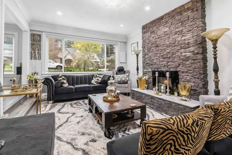 6615 LYON ROAD - photo 4 of 25