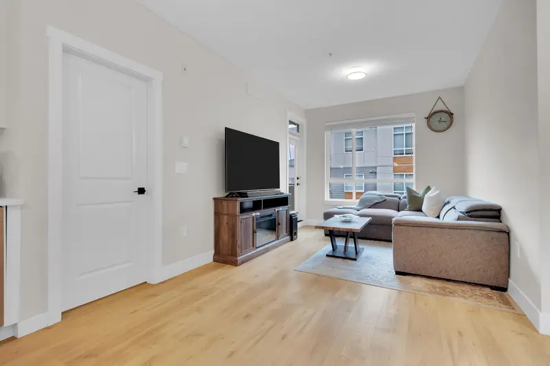 320 7506 199A STREET - photo 3 of 22