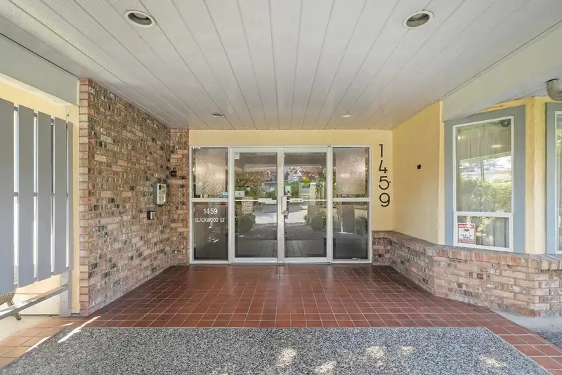307 1459 BLACKWOOD STREET - photo 4 of 25