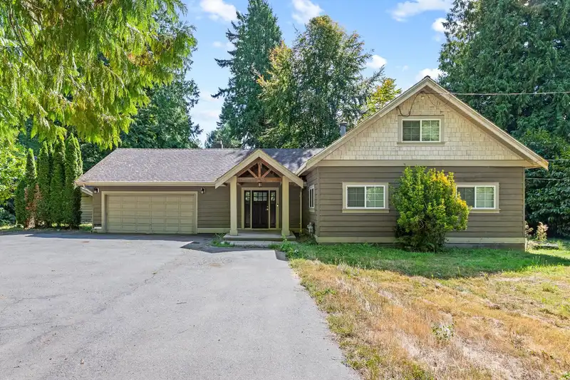 12686 20 AVENUE - photo 3 of 14