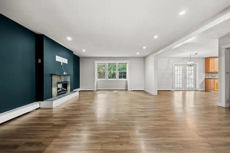 12686 20 AVENUE - photo 4 of 14