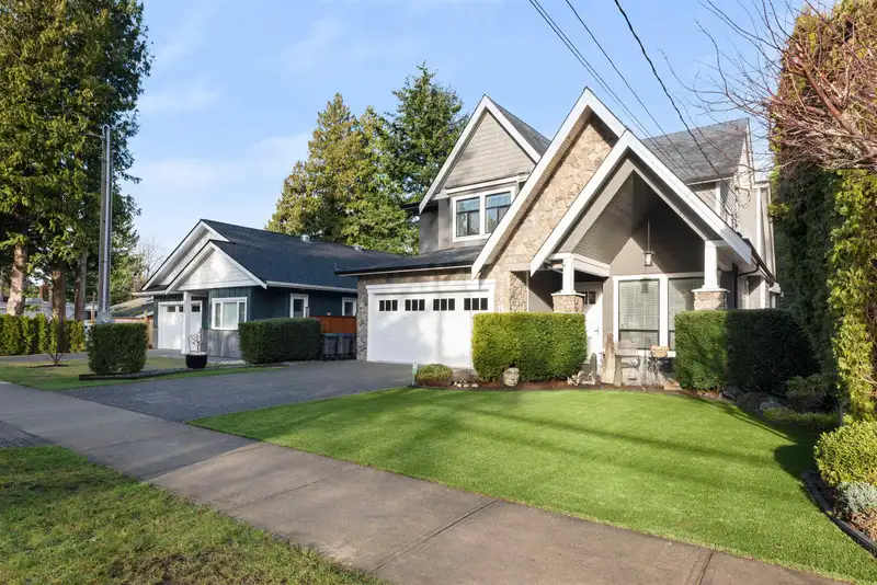 12629 25 AVENUE - photo 2 of 39