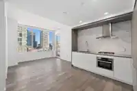 902 1441 JOHNSTON ROAD - thumbnail 5