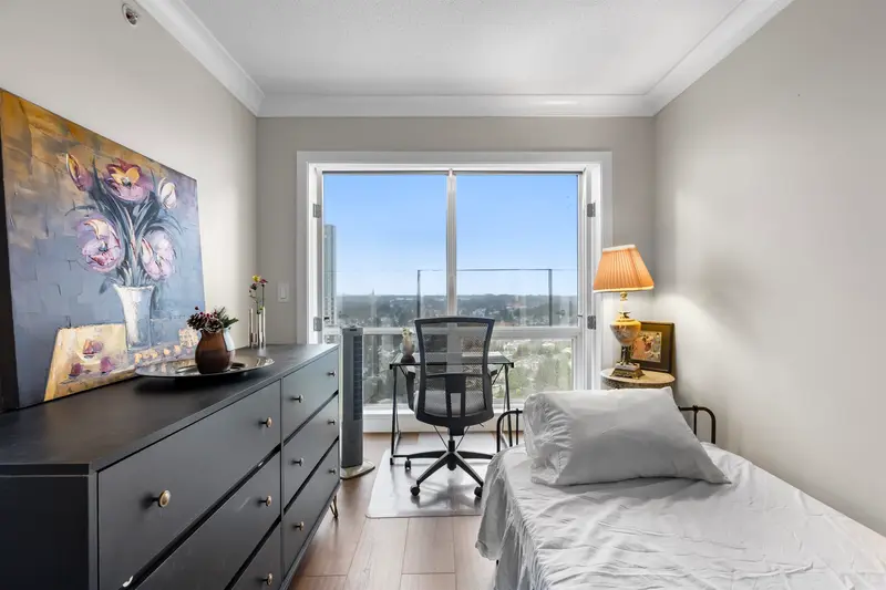 3001 13618 100 AVENUE - photo 1 of 18