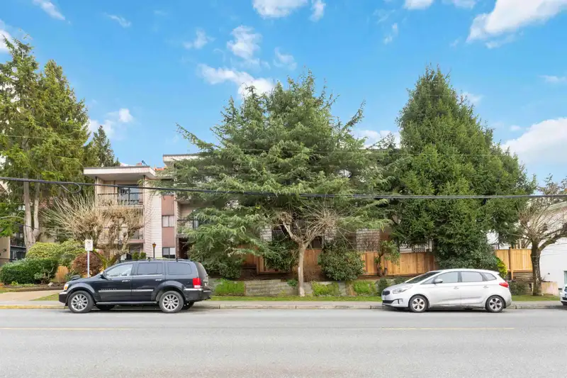 214 1442 BLACKWOOD STREET - photo 4 of 36