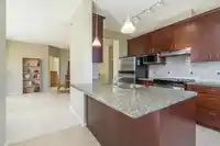 404 1580 MARTIN STREET - thumbnail 14