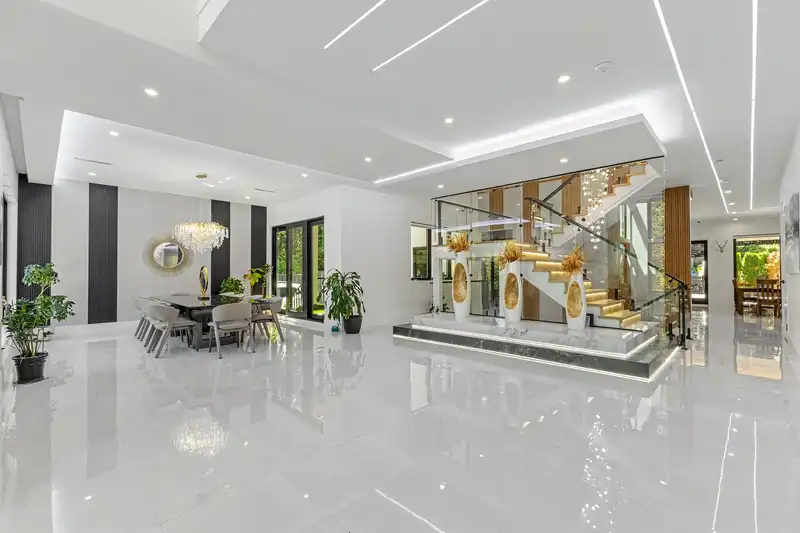 13046 CRESCENT ROAD - photo 4 of 38