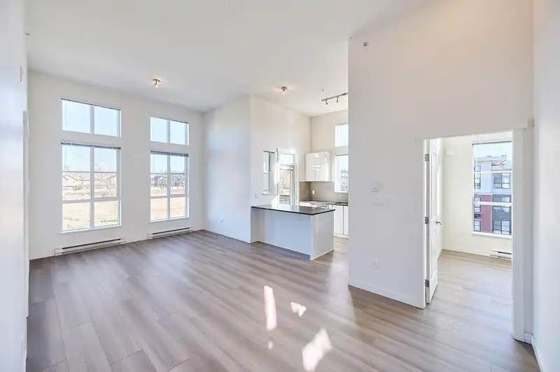 421 15137 33 AVENUE - photo 1 of 25