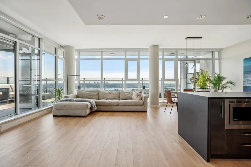 1905 958 RIDGEWAY AVENUE - photo 2 of 25