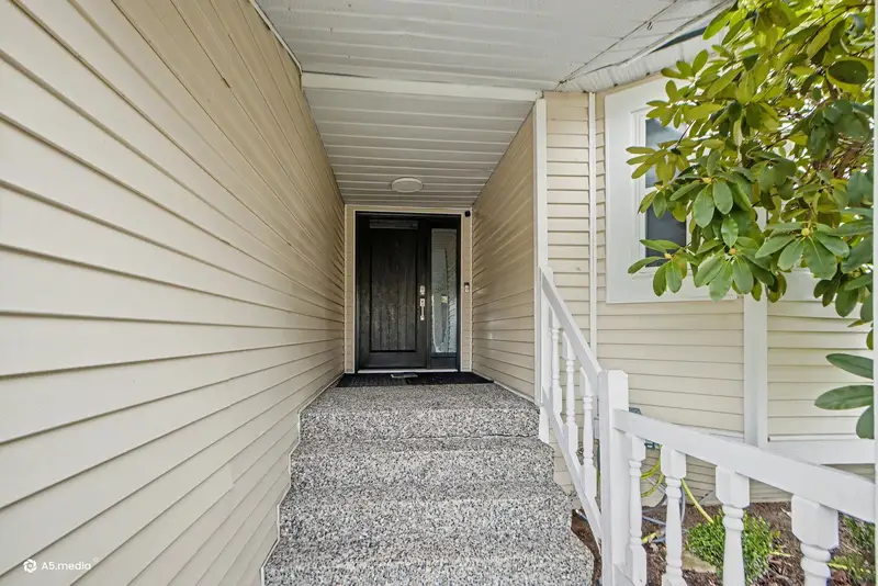 9279 156A STREET - photo 4 of 25