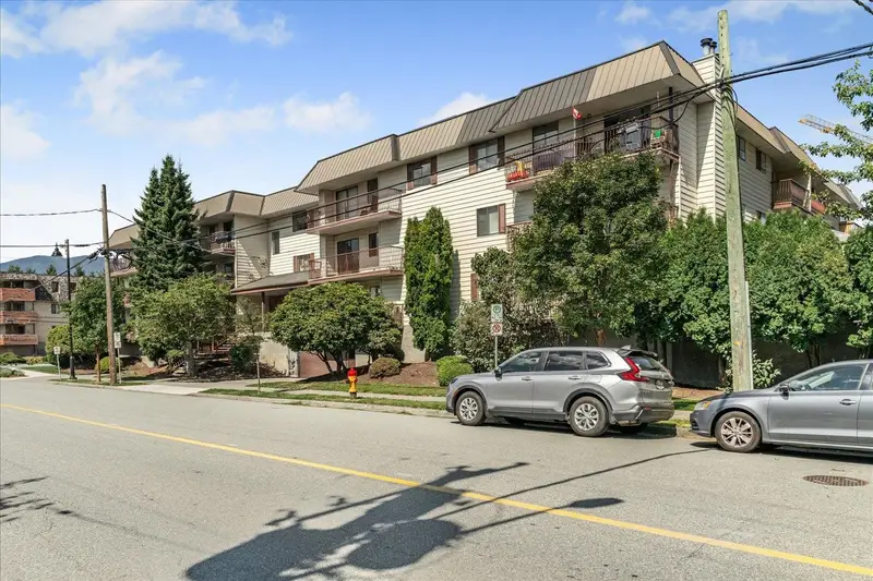 108 45749 SPADINA AVENUE - photo 3 of 25