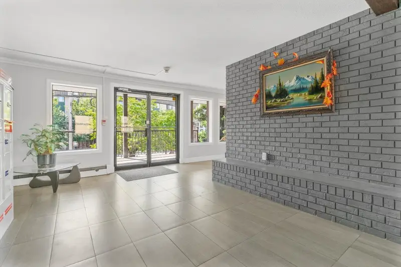 108 45749 SPADINA AVENUE - photo 4 of 25