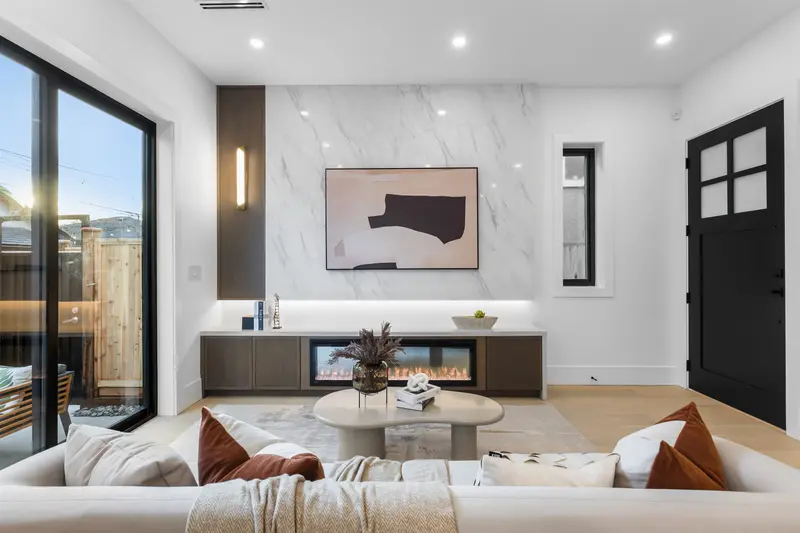 2 546 E 46TH AVENUE - photo 4 of 25