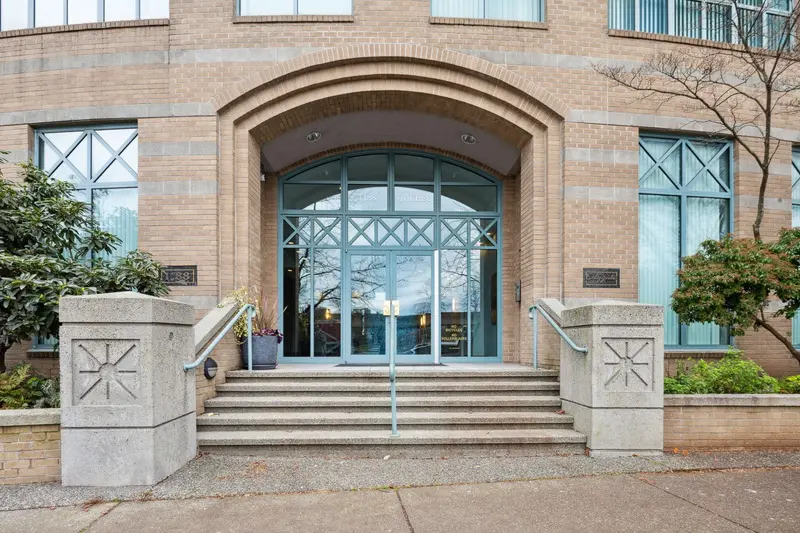 607 1188 QUEBEC STREET - photo 2 of 25