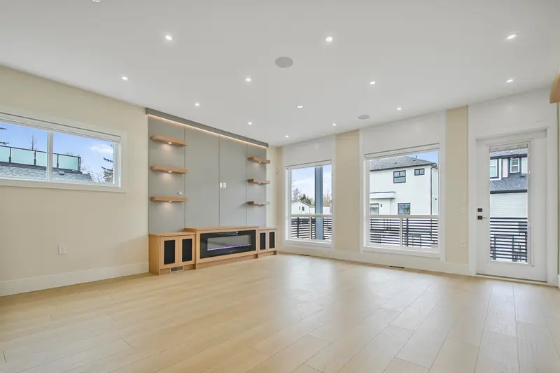 16505 20 AVENUE - photo 4 of 25