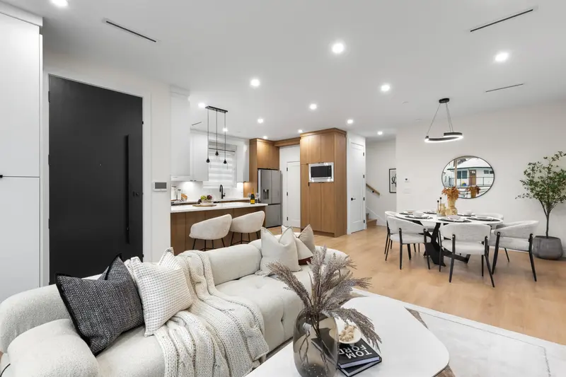 3 435 E 47TH AVENUE - photo 2 of 20