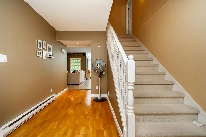 16885 23 AVENUE - photo 4 of 38