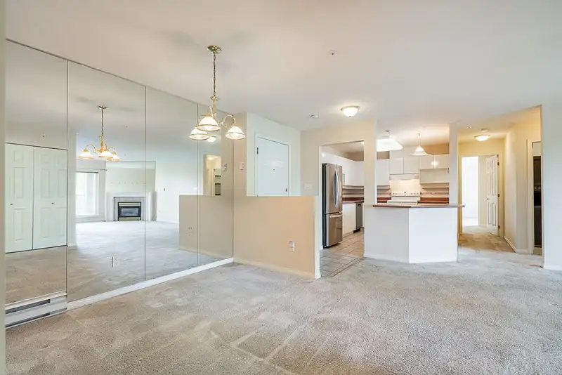 401 15130 29A AVENUE - photo 4 of 37