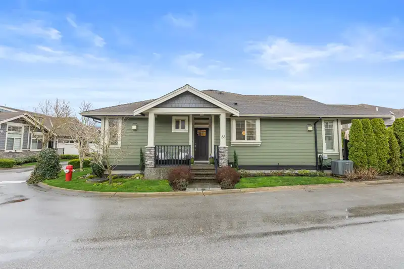 83 350 174 STREET - photo 2 of 36