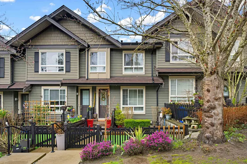 15 21867 50 AVENUE - photo 1 of 25