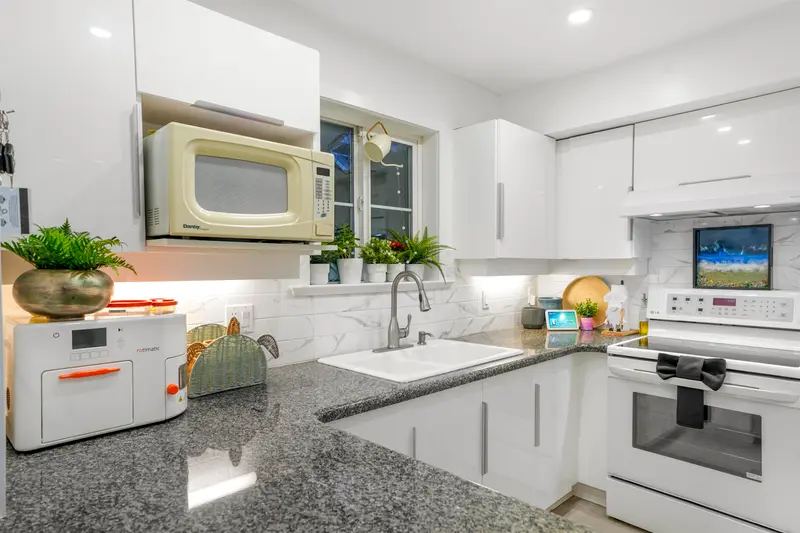 5 15432 16A AVENUE - photo 4 of 25