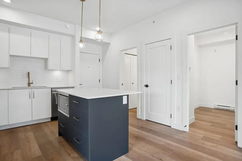 408 20286 72B AVENUE - photo 3 of 21