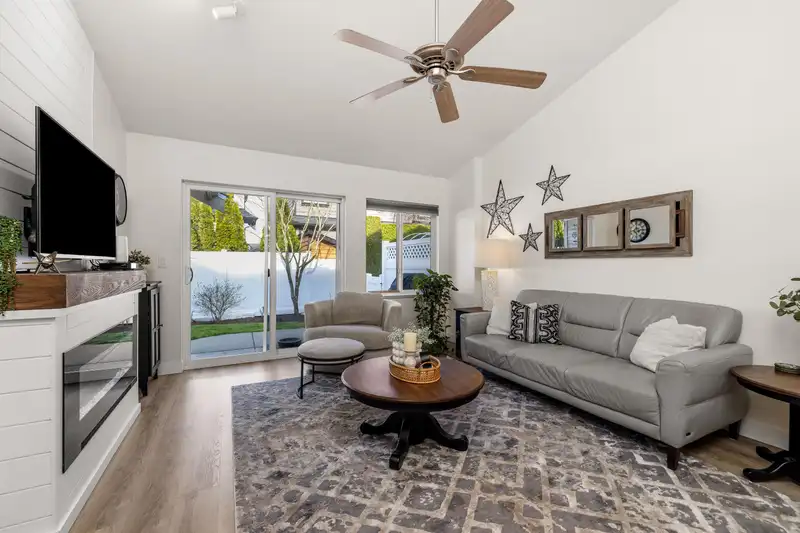 60 17516 4 AVENUE - photo 2 of 38