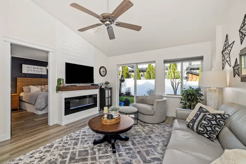 60 17516 4 AVENUE - photo 4 of 38