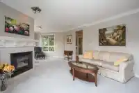 311 15555 16 AVENUE - thumbnail 3