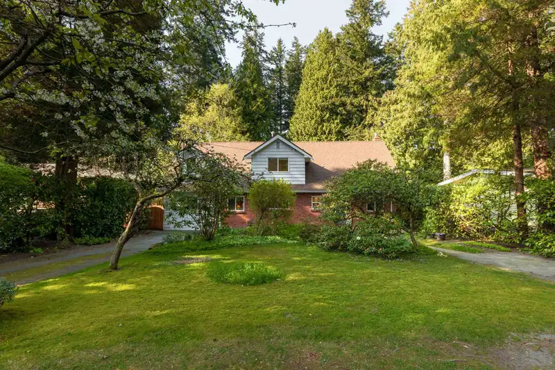 13181 24 AVENUE - photo 4 of 39