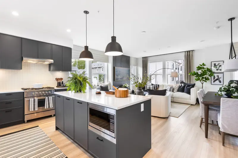 45 7918 204B STREET - photo 2 of 24