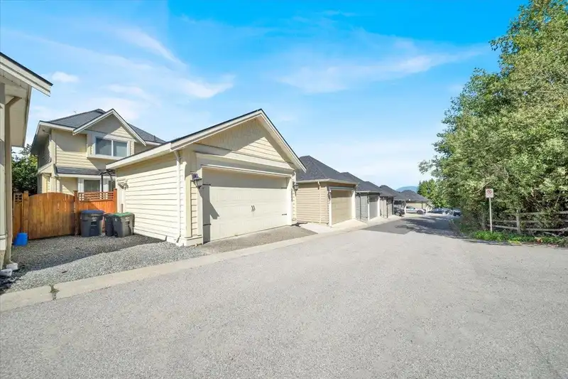 2886 160 STREET - photo 2 of 25