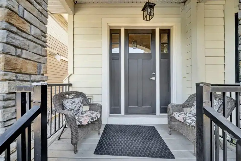 2886 160 STREET - photo 3 of 25