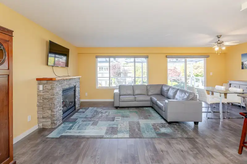 832 STEVENS STREET - photo 4 of 40