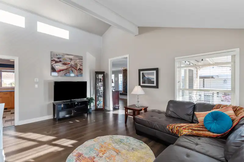 15531 ROPER AVENUE - photo 3 of 40