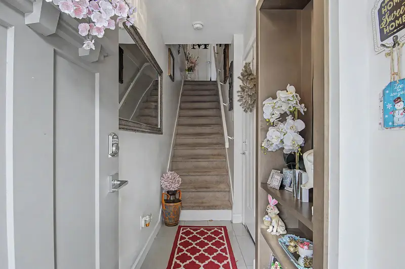 37 16127 87 AVENUE - photo 3 of 25