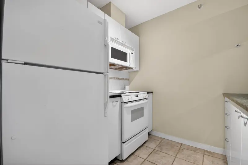 801 1367 ALBERNI STREET - photo 4 of 23