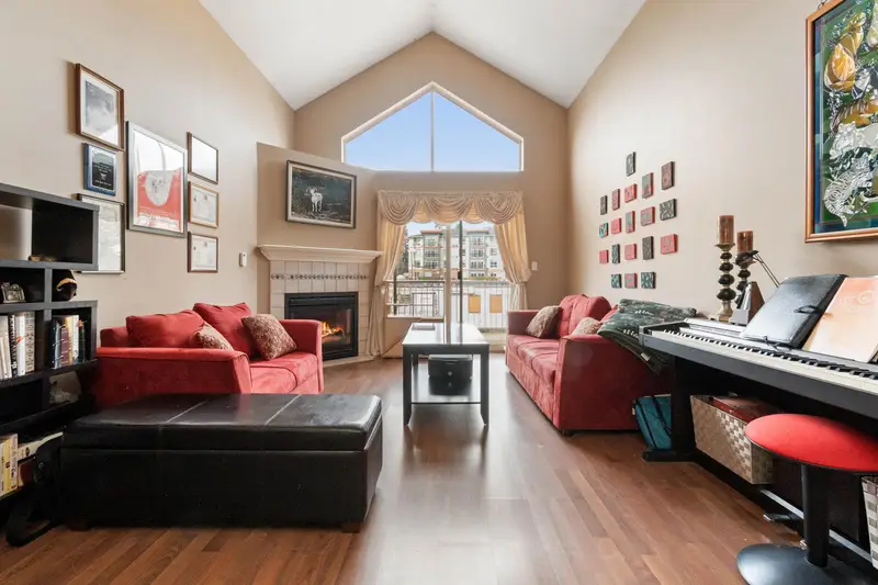 418 33478 ROBERTS AVENUE - photo 1 of 25