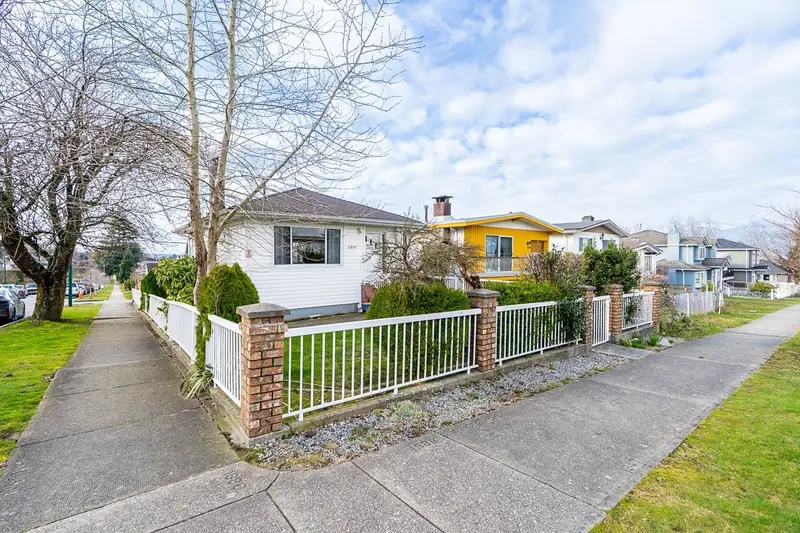 3895 WINDERMERE STREET - photo 3 of 25