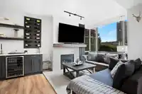 101 1551 FOSTER STREET - thumbnail 2