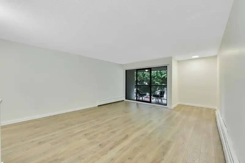 203 1355 FIR STREET - photo 3 of 31