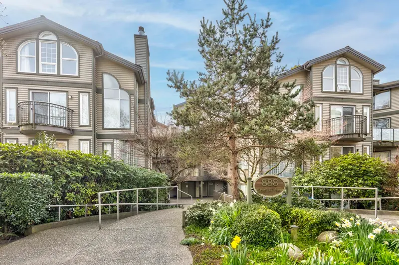 406 888 13TH AVENUE - photo 1 of 25