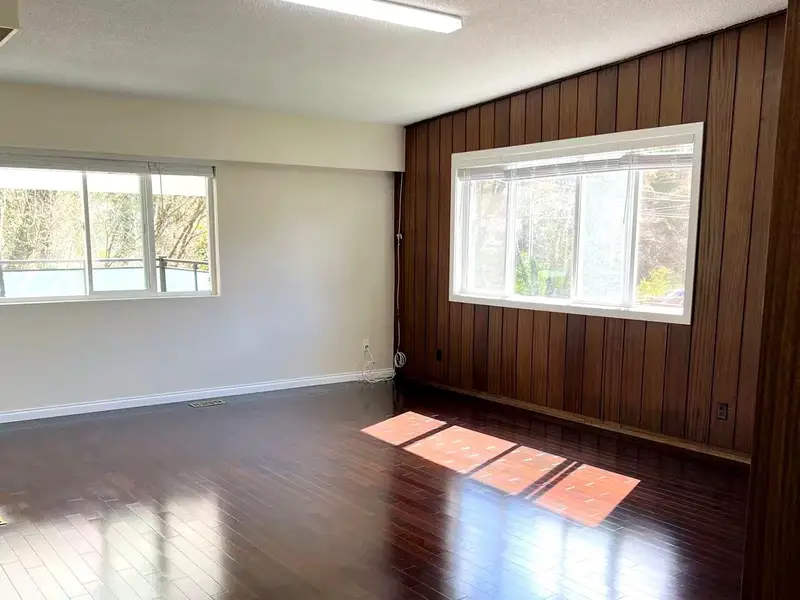 4383 PINEWOOD CRESCENT - photo 2 of 16