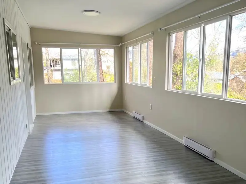 4383 PINEWOOD CRESCENT - photo 4 of 16