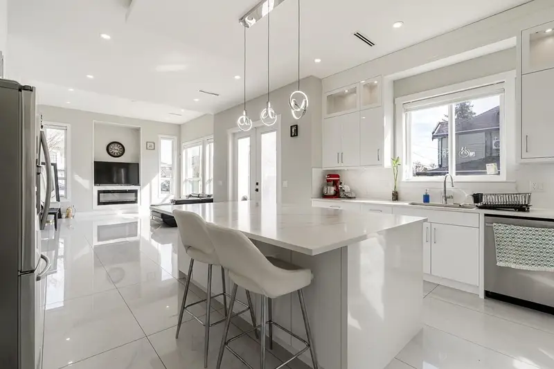 9185 139 STREET - photo 3 of 25