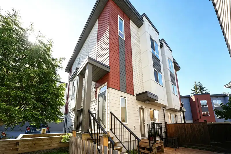 48 1670 160 STREET - photo 3 of 31