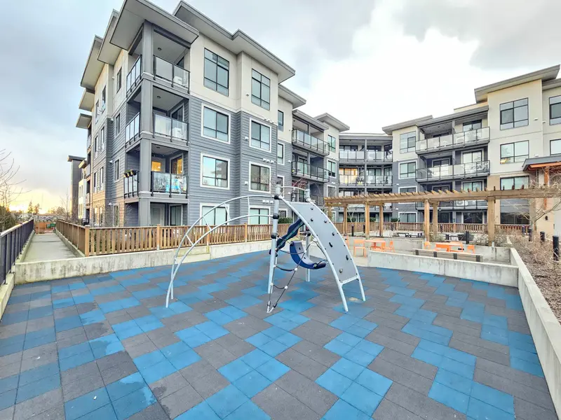 115 20356 72B AVENUE - photo 4 of 16