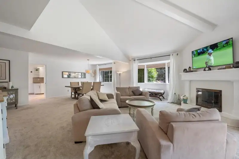 15 1725 SOUTHMERE CRESCENT - photo 1 of 40
