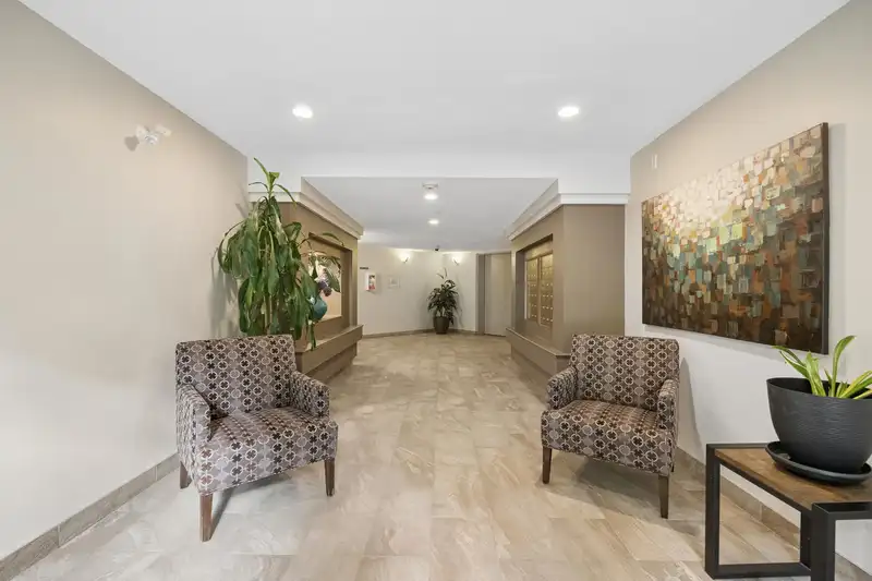 305 15185 22ND AVENUE - photo 4 of 25